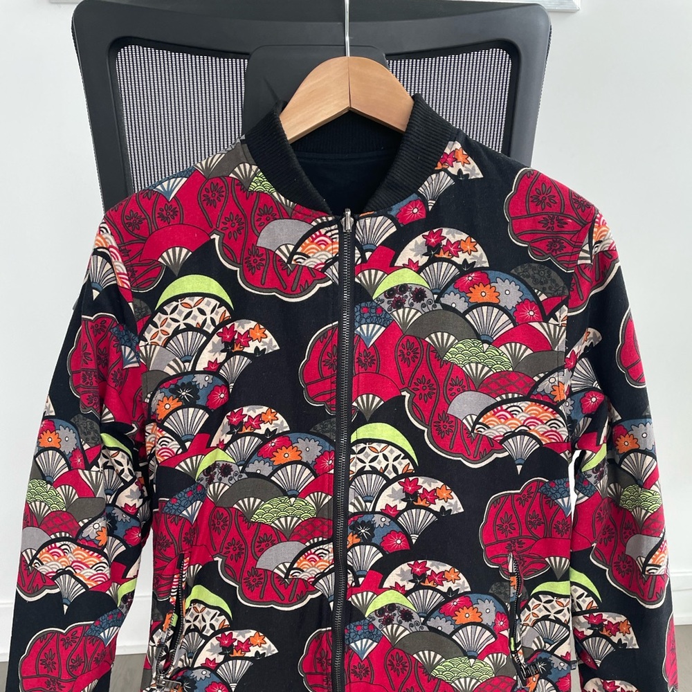 Reversible unique bomber M